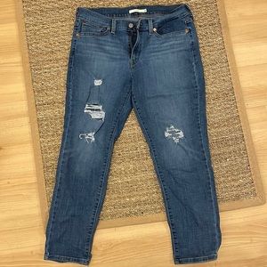 Levi’s women boyfriend jean, ripped detailing size 29